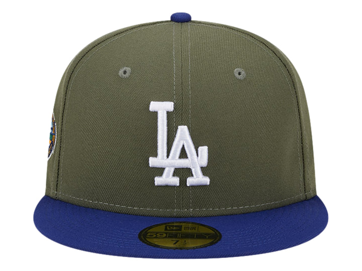 Gorra New Era de color verde oliva con visera azul y logo blanco de los Dodgers en el frente.
