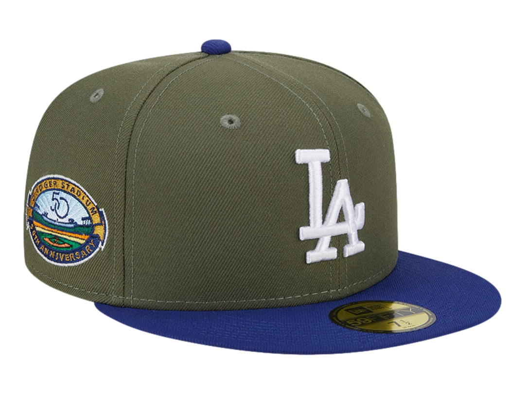 Gorra New Era de color verde oliva con visera azul y logo blanco de los Dodgers en el frente.