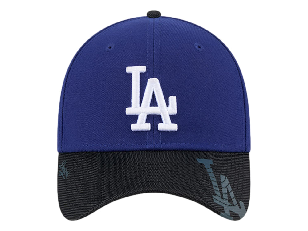 Gorra New Era de los Dodgers de Los Ángeles en color azul con visera negra y logo blanco frontal.