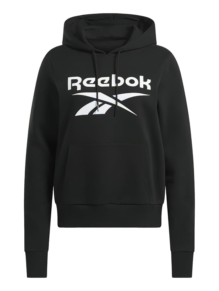 Sudadera con capucha color negro de la marca Reebok con logotipo grande en color blanco en el pecho.