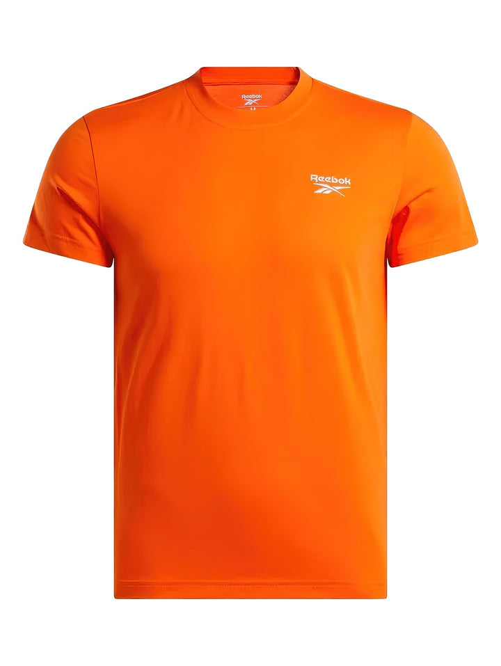 Camiseta deportiva Reebok de color naranja con logotipo blanco pequeño en el pecho.