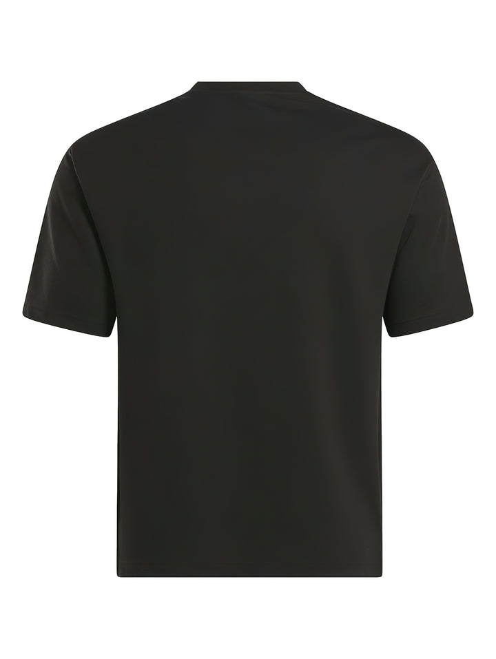 Camiseta deportiva Reebok de color negro con cuello redondo y manga corta.
