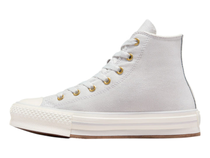 Tenis Converse Chuck Taylor All Star de bota en color gris claro con suela de plataforma blanca y detalles dorados.
