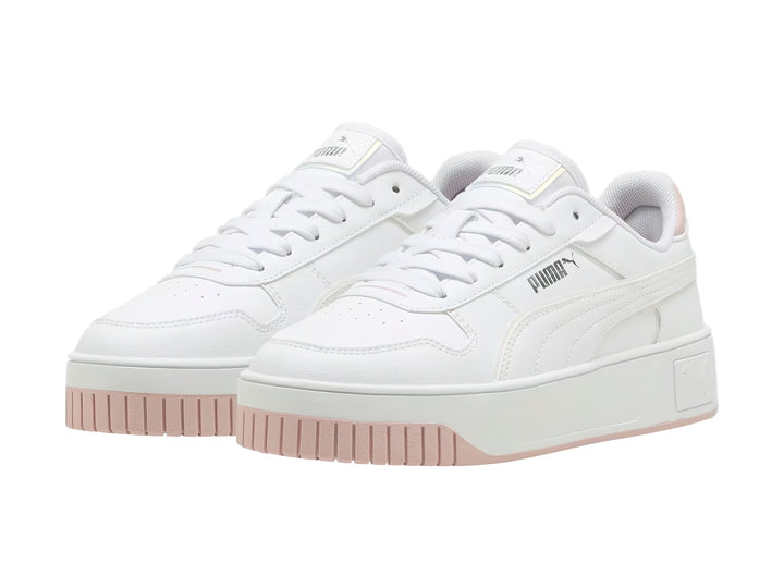 Tenis PUMA Carina Street Holo 2.0 JR en color blanco con detalles en rosa y franja lateral holográfica.