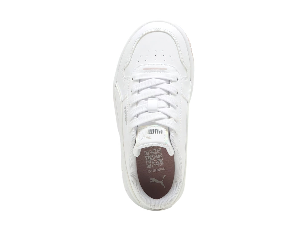 Tenis PUMA blancos Carina Street Holo 2.0 con suela de plataforma y detalles holográficos.