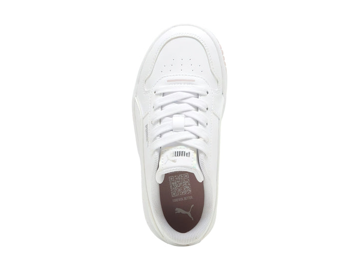 Tenis PUMA blancos Carina Street Holo 2.0 con suela de plataforma y detalles holográficos.