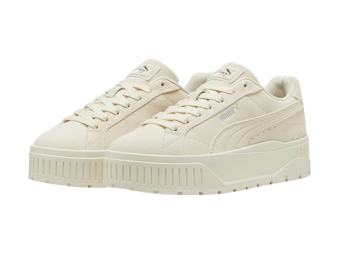 Tenis PUMA modelo Karmen II en color blanco Alpine Snow con suela de plataforma gruesa.