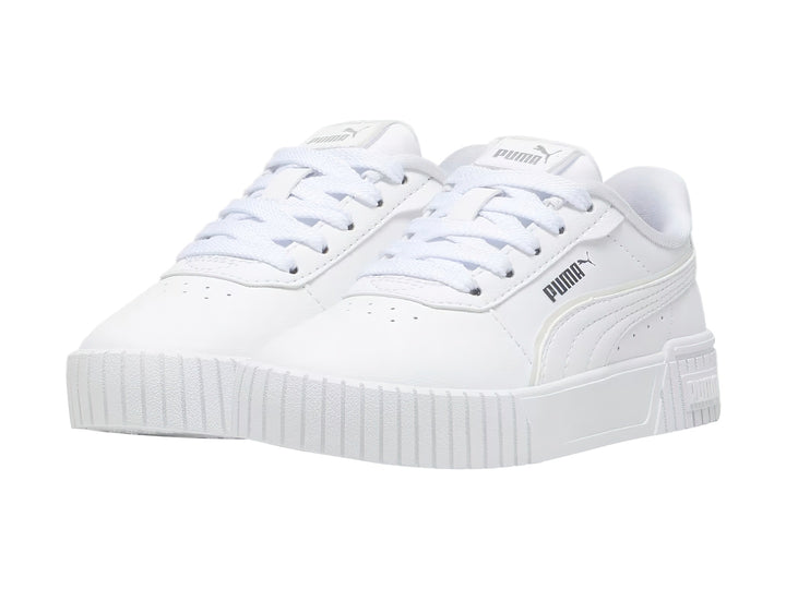 Tenis PUMA Carina 2.0 en color blanco con suela de plataforma y detalle plateado en el talón.