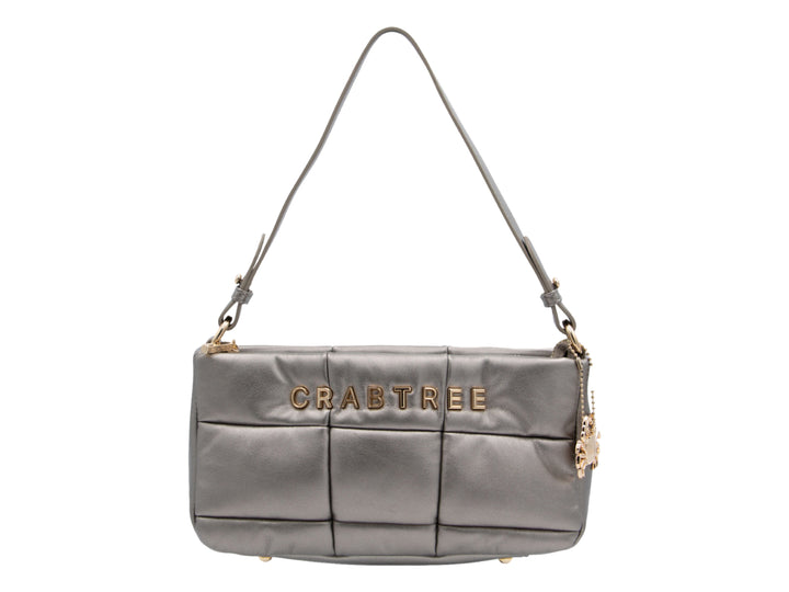 Bolso de hombro color plata con diseño acolchado y letras doradas CRABTREE.