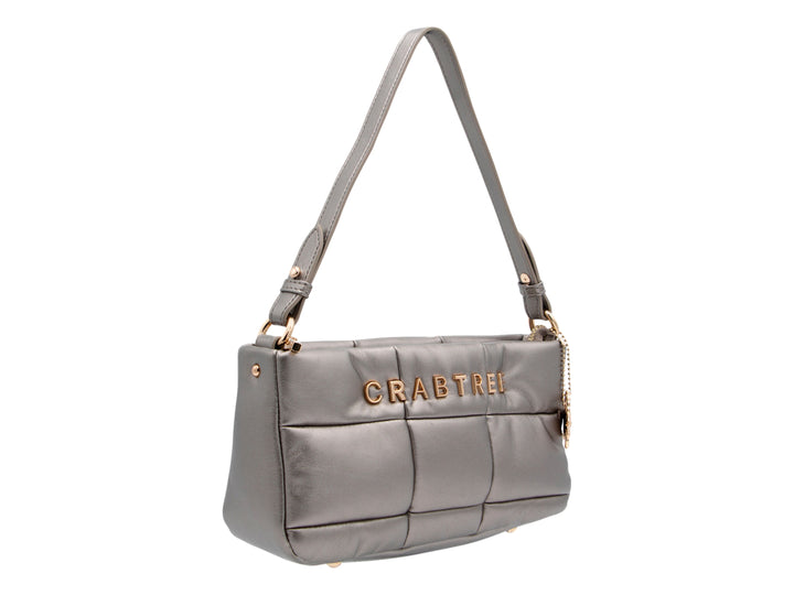 Bolso de hombro color plata con diseño acolchado y letras doradas CRABTREE.