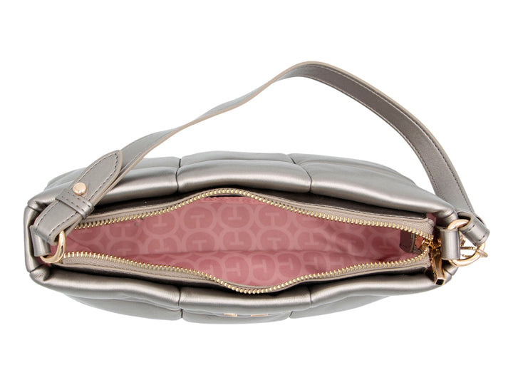Bolso de hombro color plata con diseño acolchado y letras doradas CRABTREE.