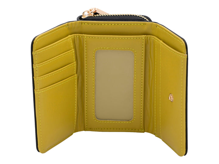Bolso estilo cartera color negro con detalles y cierre en tono dorado, diseño rectangular y minimalista.