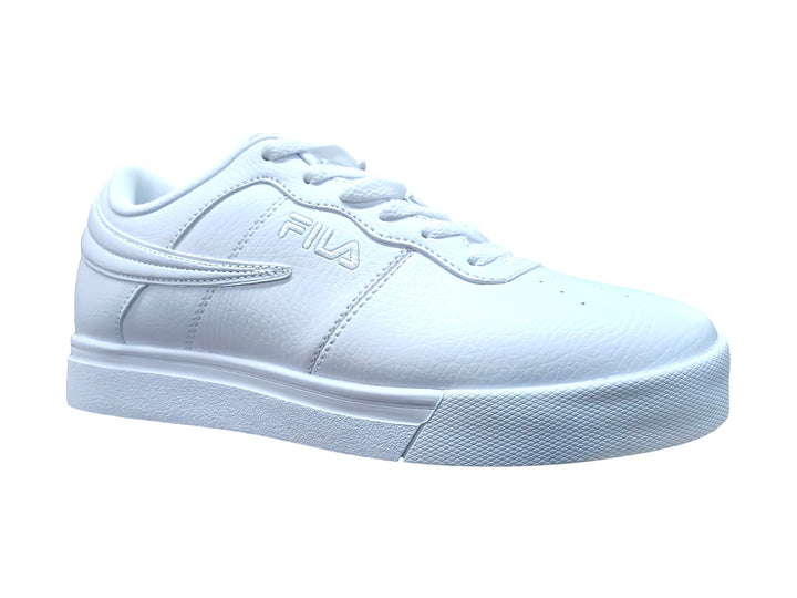 Tenis Fila color blanco total, de corte bajo y suela plana, estilo casual deportivo.