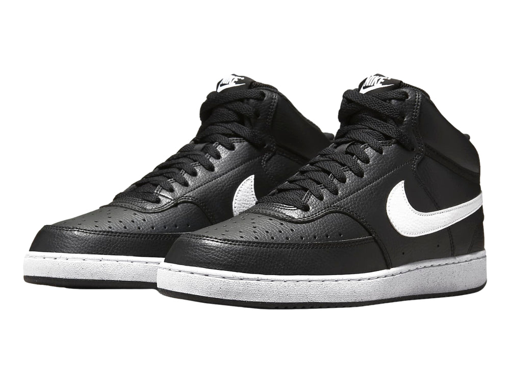 Tenis Nike Court Vision Mid color negro con suela y logotipo en blanco.