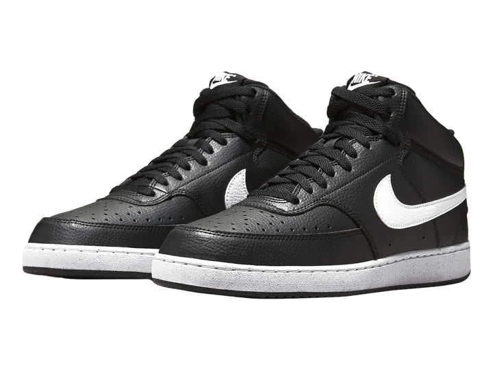 Tenis Nike Court Vision Mid color negro con suela y logotipo en blanco.