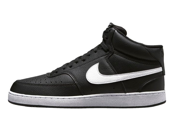 Tenis Nike Court Vision Mid color negro con suela y logotipo en blanco.