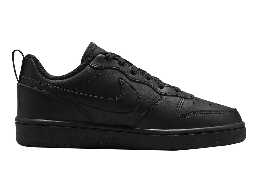 Tenis Nike Court Borough Low Recraft en color negro sólido para niños.