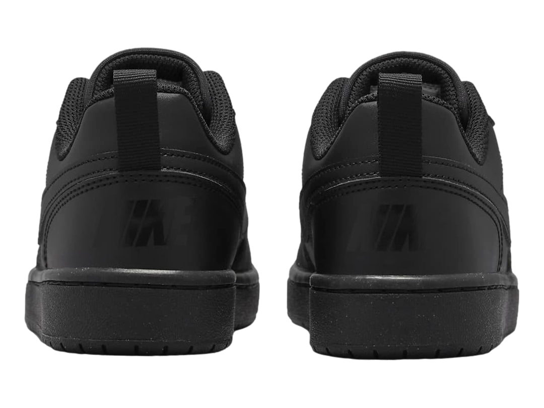 Tenis Nike Court Borough Low Recraft en color negro sólido para niños.
