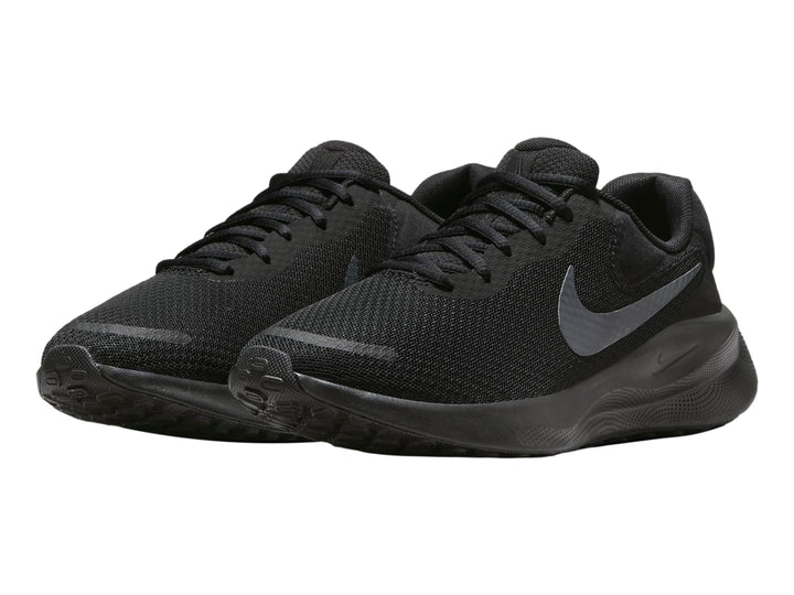 Tenis deportivos Nike Revolution 7 en color negro sólido con suela a juego.