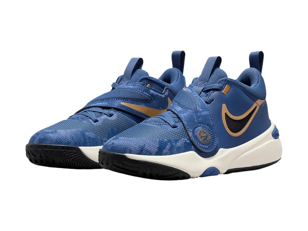 Tenis de baloncesto Nike color azul marino con suela blanca y logotipo dorado.