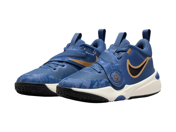 Tenis de baloncesto Nike color azul marino con suela blanca y logotipo dorado.