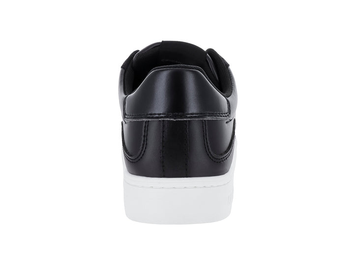 Tenis Calvin Klein negros de cuero con suela blanca y logotipo CK en el lateral.