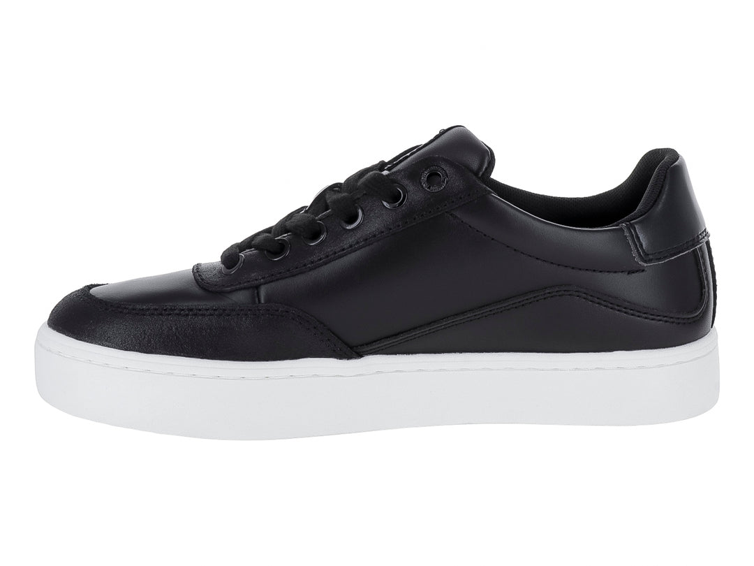 Tenis Calvin Klein negros de cuero con suela blanca y logotipo CK en el lateral.