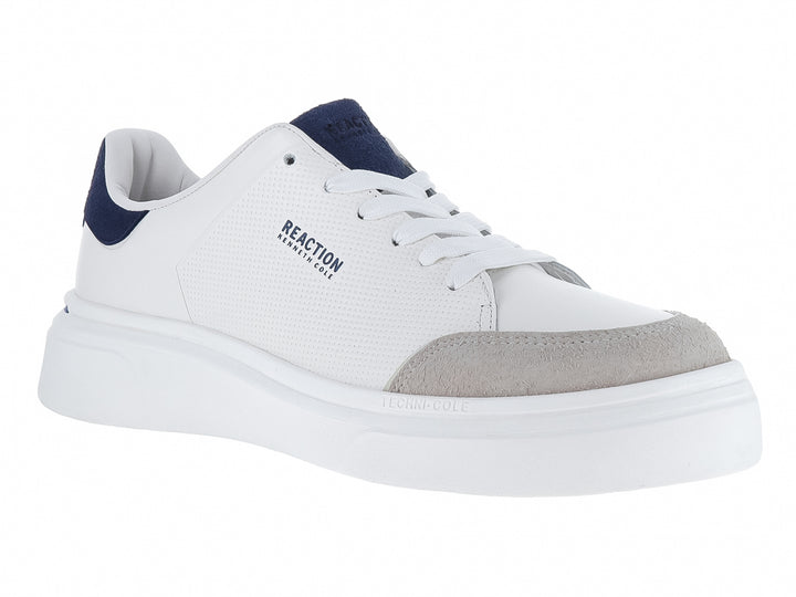 Tenis Kenneth Cole Reaction en color blanco con detalles en azul marino y punta gris, suela blanca ancha.