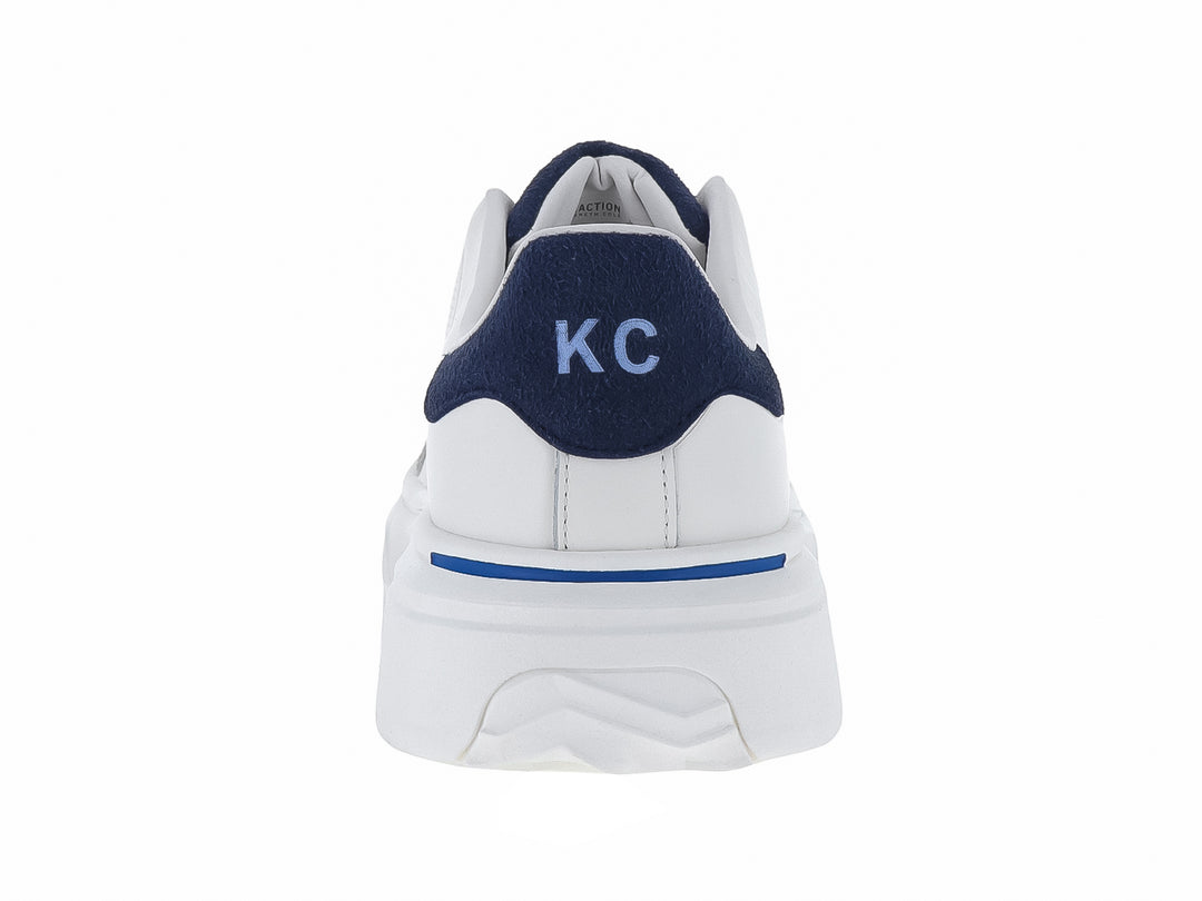 Tenis Kenneth Cole Reaction en color blanco con detalles en azul marino y punta gris, suela blanca ancha.
