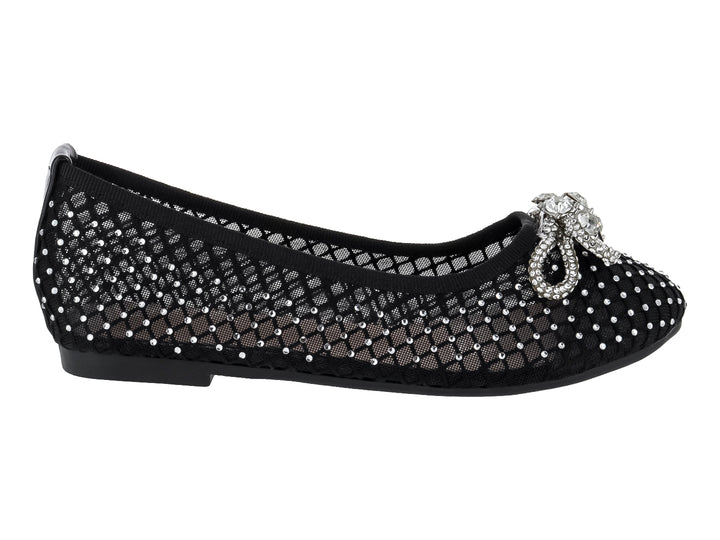 Zapato plano negro de malla con incrustaciones de brillantes y un moño decorativo en la punta.