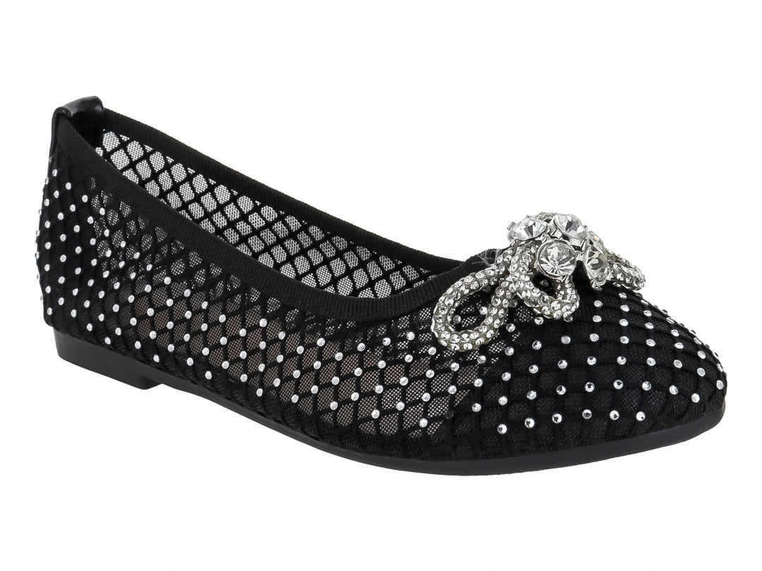 Zapato plano negro de malla con incrustaciones de brillantes y un moño decorativo en la punta.