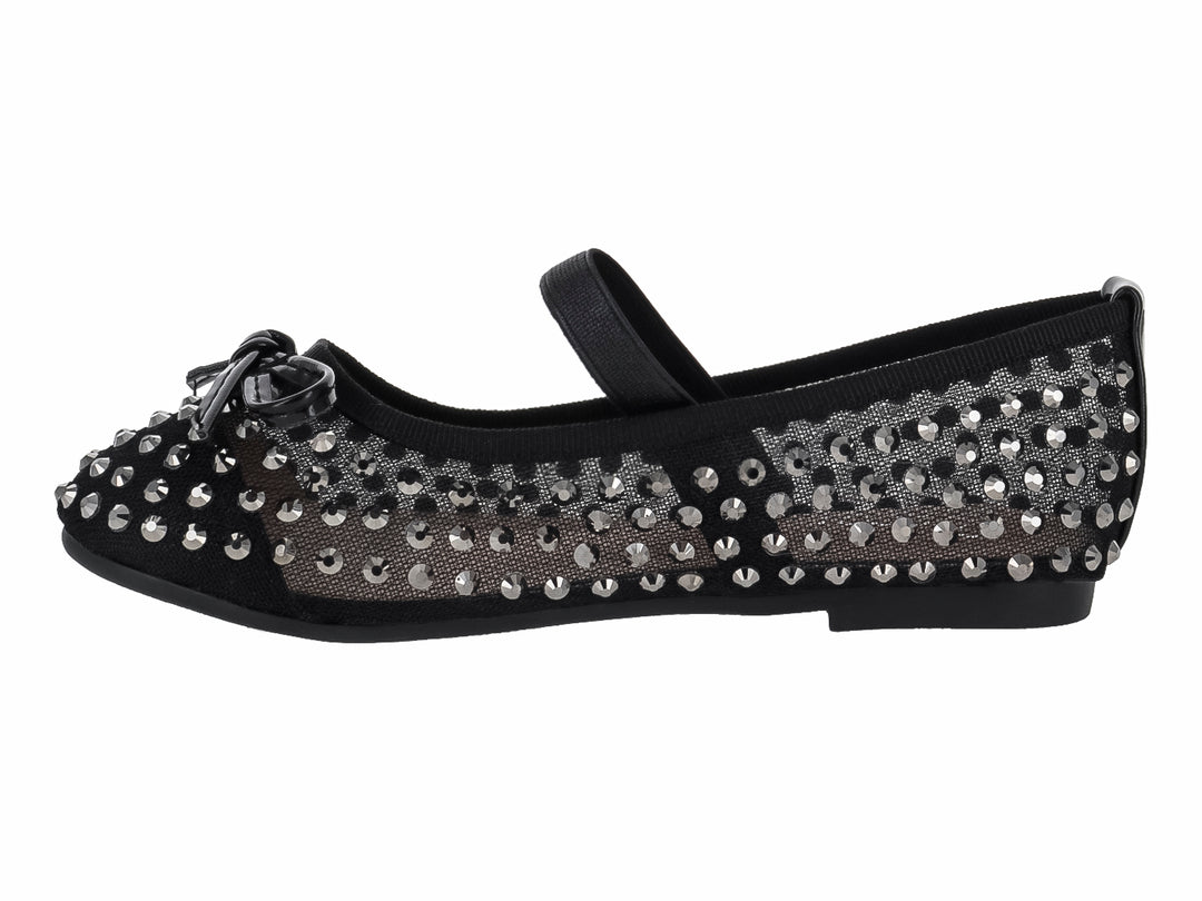 Zapato plano negro para niña con malla y detalles de pedrería plateada brillante y correa ajustable.