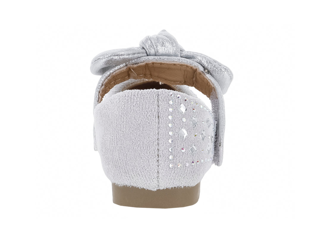 Zapato plano plateado para Niña con moño decorativo y detalles brillantes.