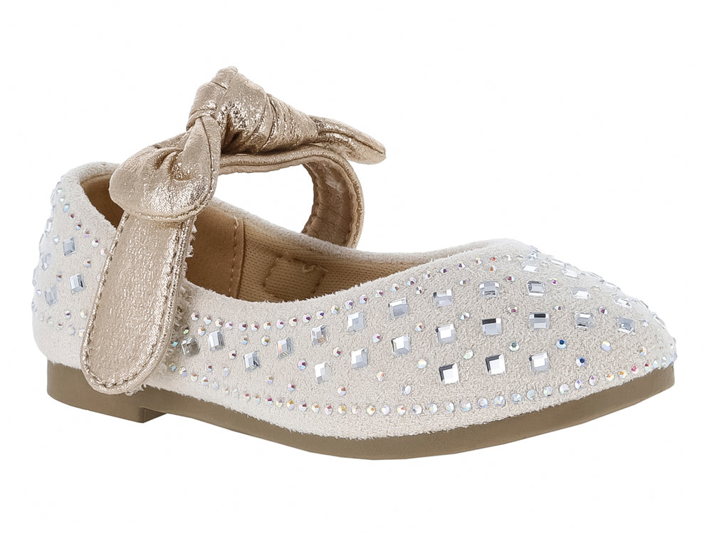 Zapato plano color champagne para niña con detalles de pedrería brillante y un moño decorativo en la parte superior.