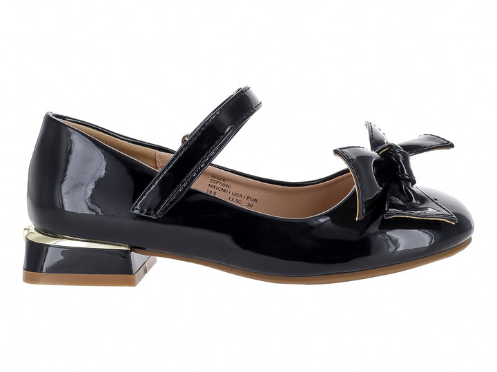 Zapato infantil negro de charol con moño frontal y tacón bajo cuadrado.