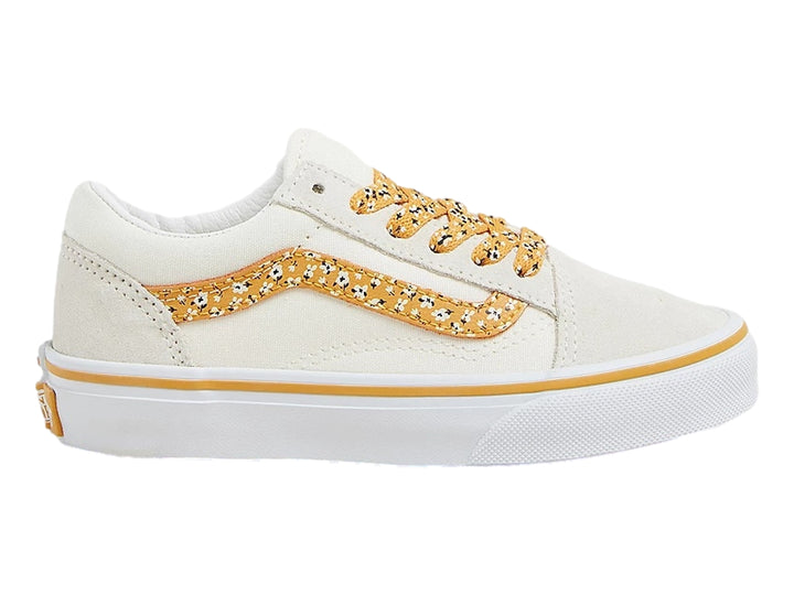Tenis Vans Old Skool blancos con franja lateral y cordones en color amarillo con estampado floral.