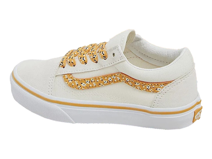 Tenis Vans Old Skool blancos con franja lateral y cordones en color amarillo con estampado floral.