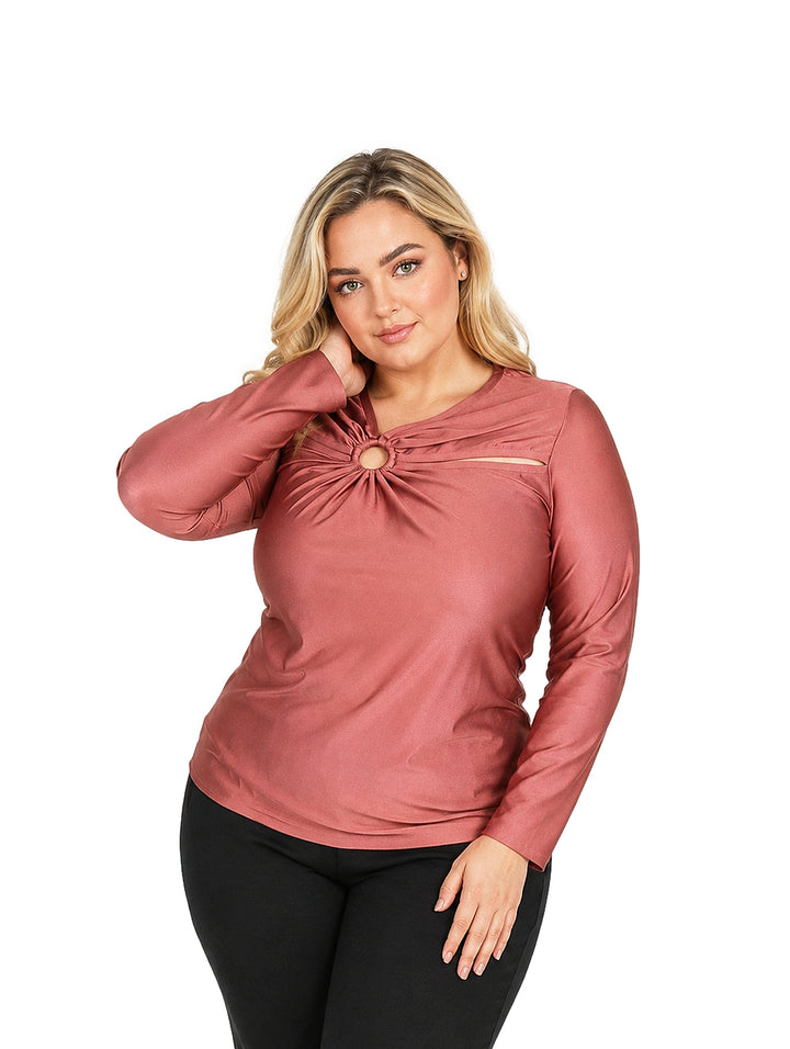 Blusa color palo de rosa de manga larga con detalle de anillo en el escote.