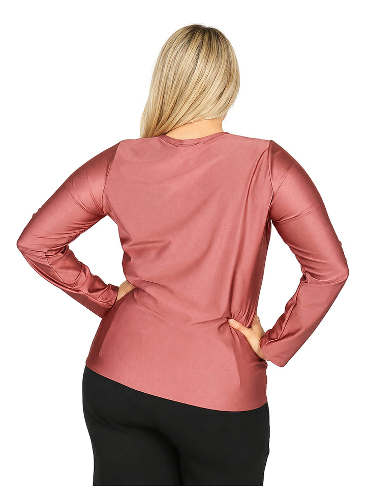 Blusa color palo de rosa de manga larga con detalle de anillo en el escote.