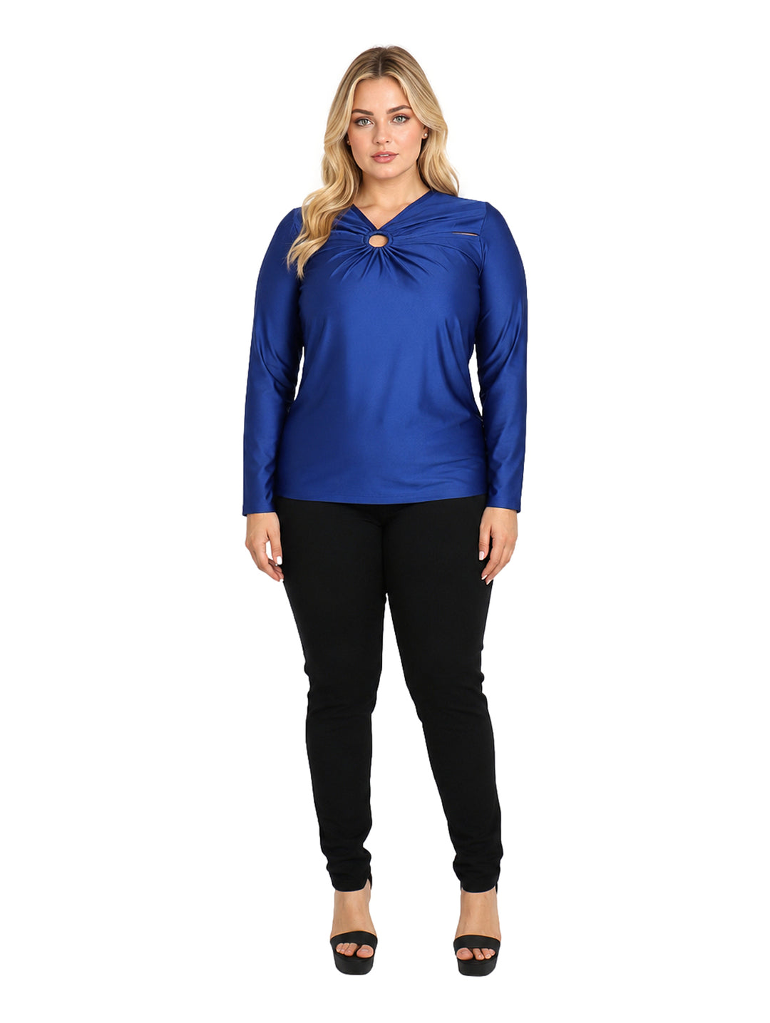 Blusa azul rey de manga larga para mujer con detalle de anillo en el cuello.