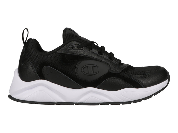 Tenis deportivos Champion en color negro con suela blanca y detalles sintéticos.