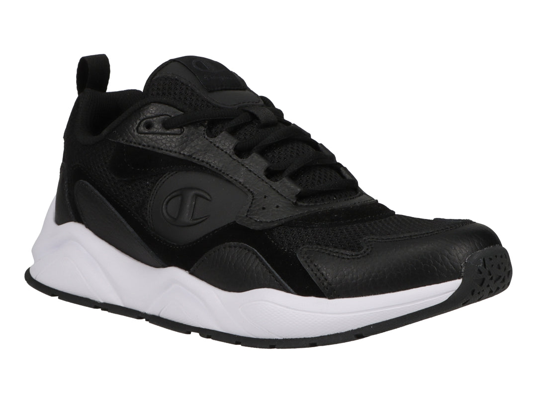 Tenis deportivos Champion en color negro con suela blanca y detalles sintéticos.