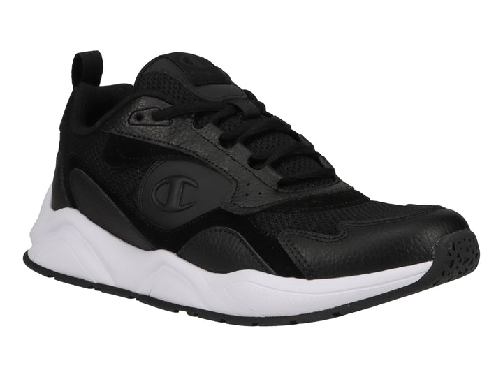 Tenis deportivos Champion en color negro con suela blanca y detalles sintéticos.