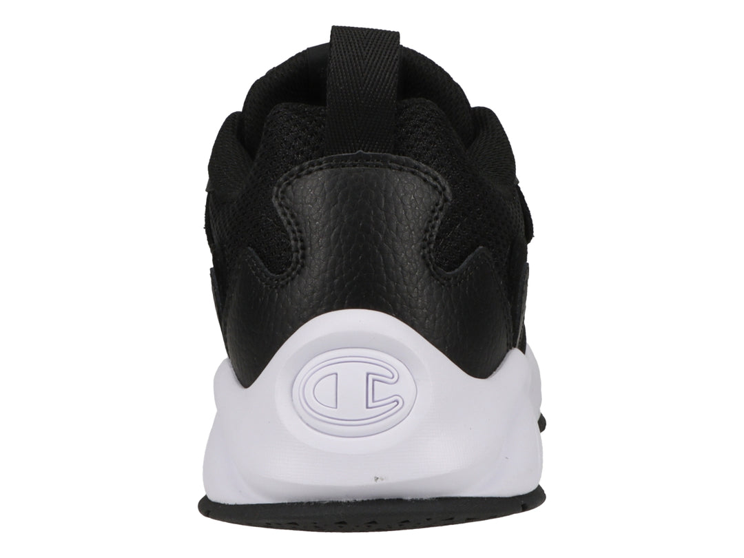Tenis deportivos Champion en color negro con suela blanca y detalles sintéticos.