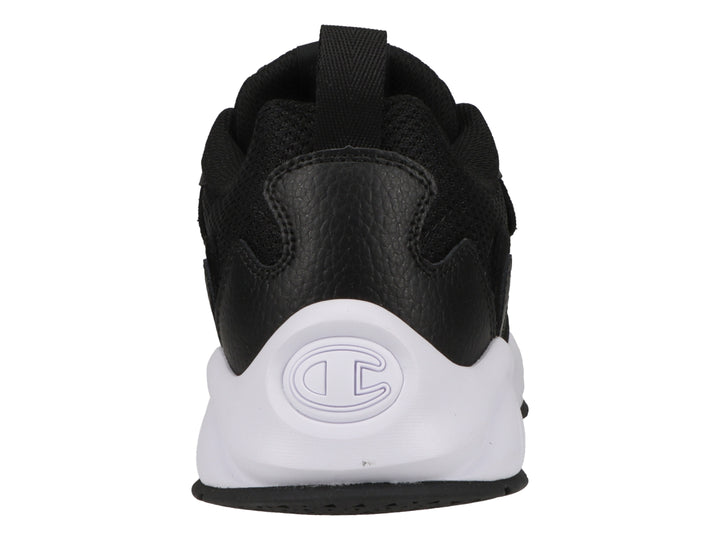 Tenis deportivos Champion en color negro con suela blanca y detalles sintéticos.