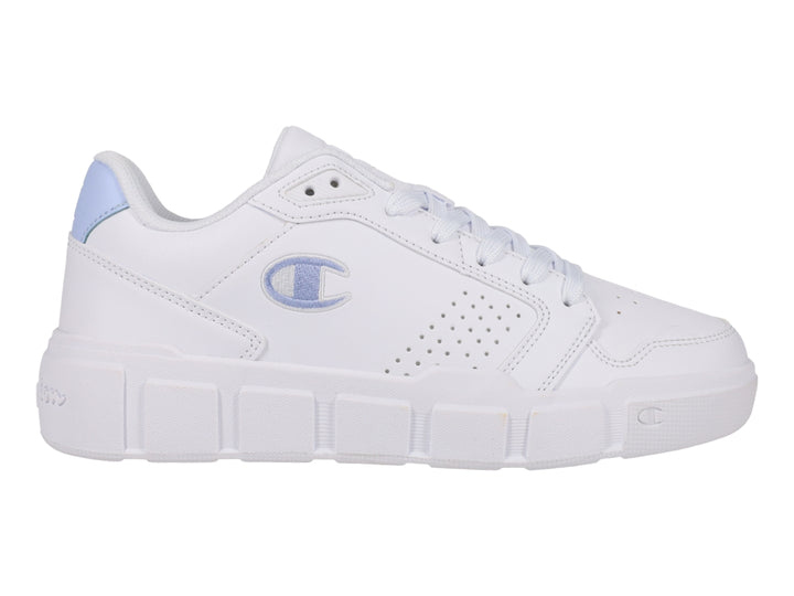 Tenis Champion blancos con detalles en azul claro y suela blanca gruesa.