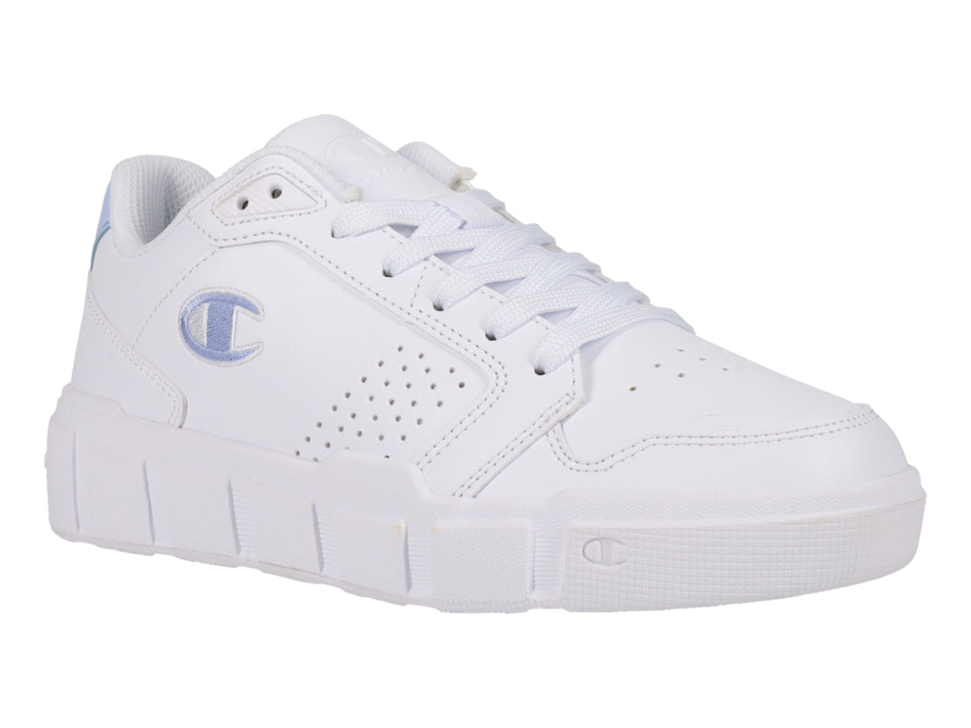 Tenis Champion blancos con detalles en azul claro y suela blanca gruesa.