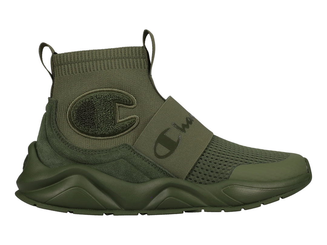Tenis deportivos Champion color verde oliva con diseño tipo calcetín y suela gruesa.