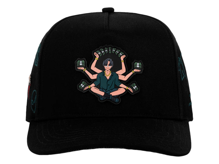 Gorra snapback color negro con bordado frontal de un personaje sosteniendo billetes y detalles laterales.
