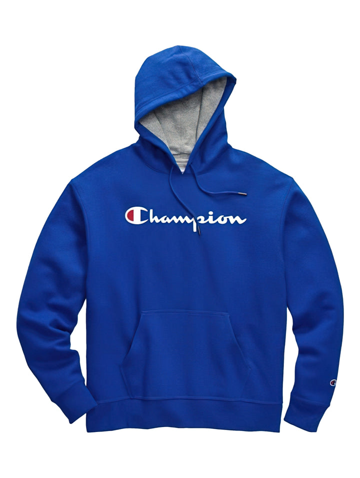 Hombre vistiendo sudadera con capucha color azul con logotipo de Champion en el pecho.